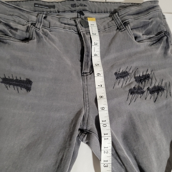 Women's Distressed Gray Jeans - Picture 7 of 16